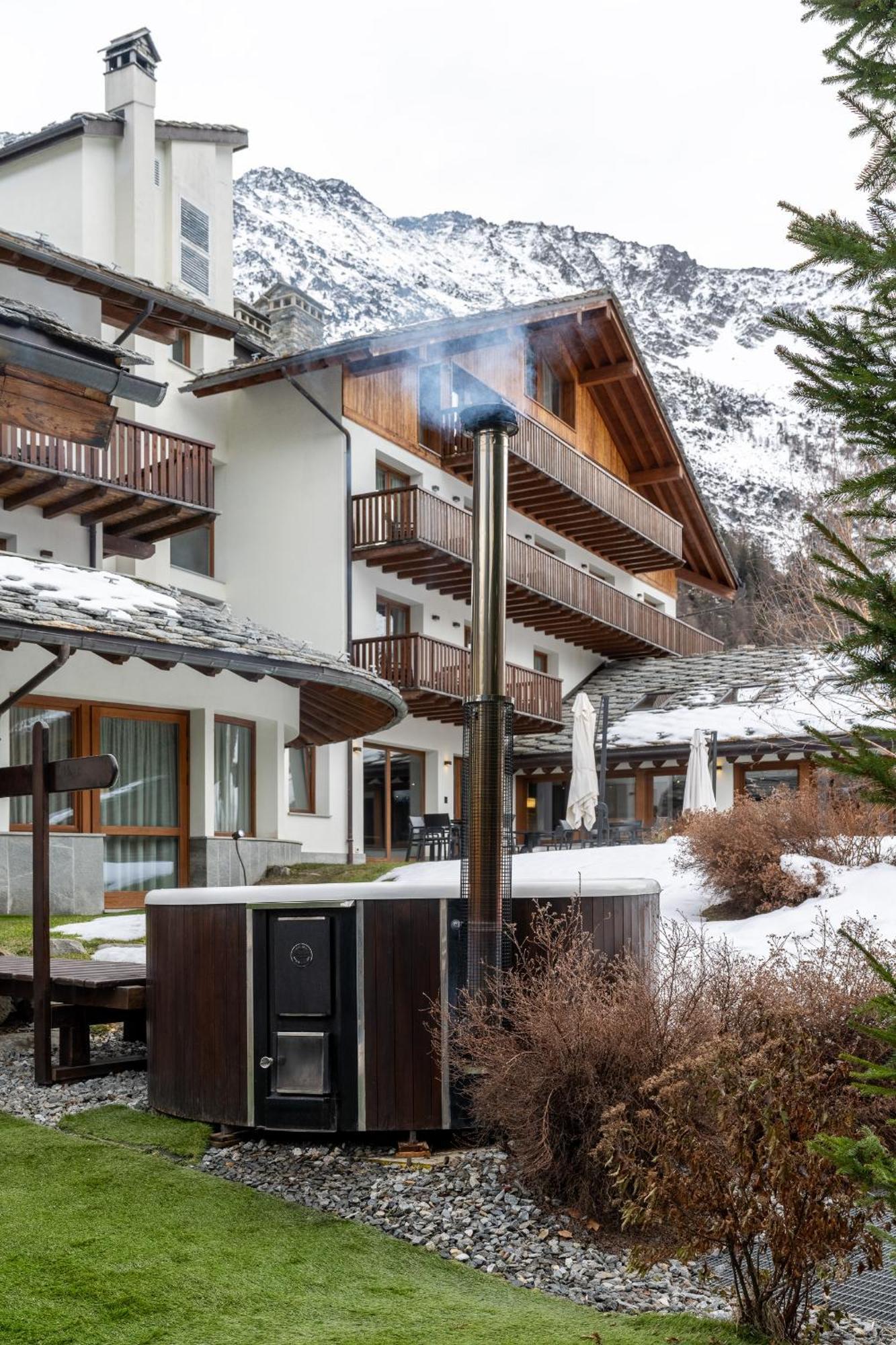 Montana Lodge&Spa Design Hotel La Thuile Buitenkant foto